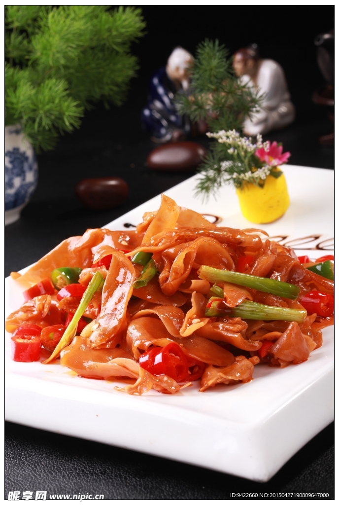 风味炒兔耳一份