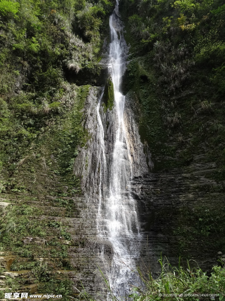 德夯玉带瀑布风景图