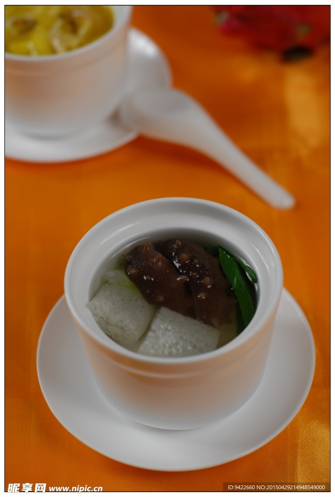 菜胆竹简炖辽参