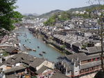 南华山上观凤凰古城