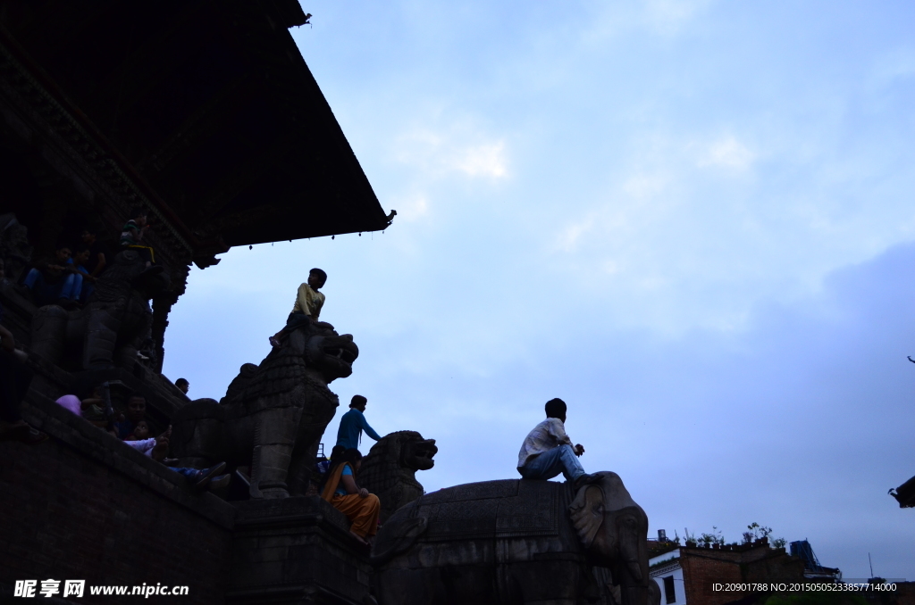 尼泊尔神庙 蔚蓝天空