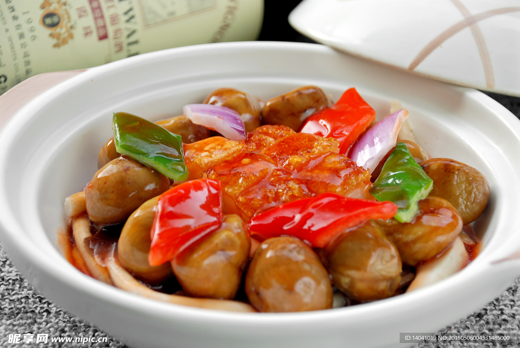 烧肉汁栗子菇煲