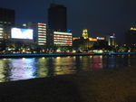 城市夜景河边
