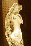金色女神雕像
