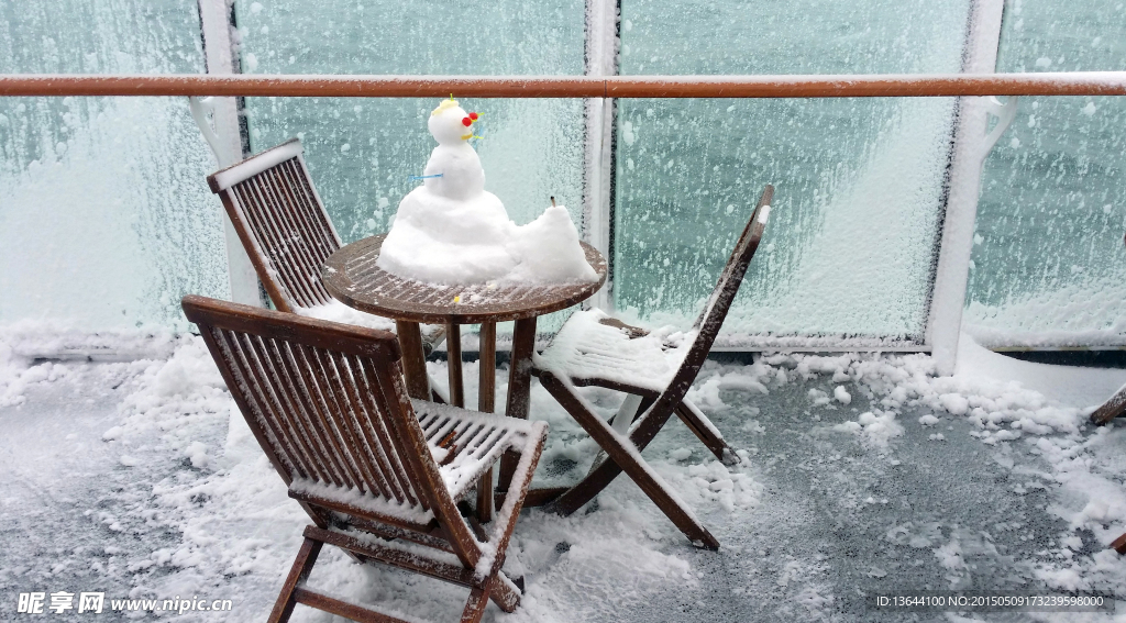 邮轮上堆雪人