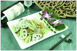 腊肉唐芹炒莲藕