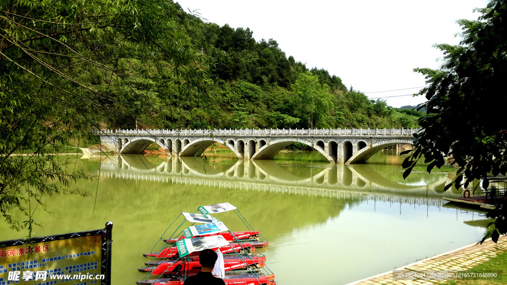 旅游景区 桥 长河