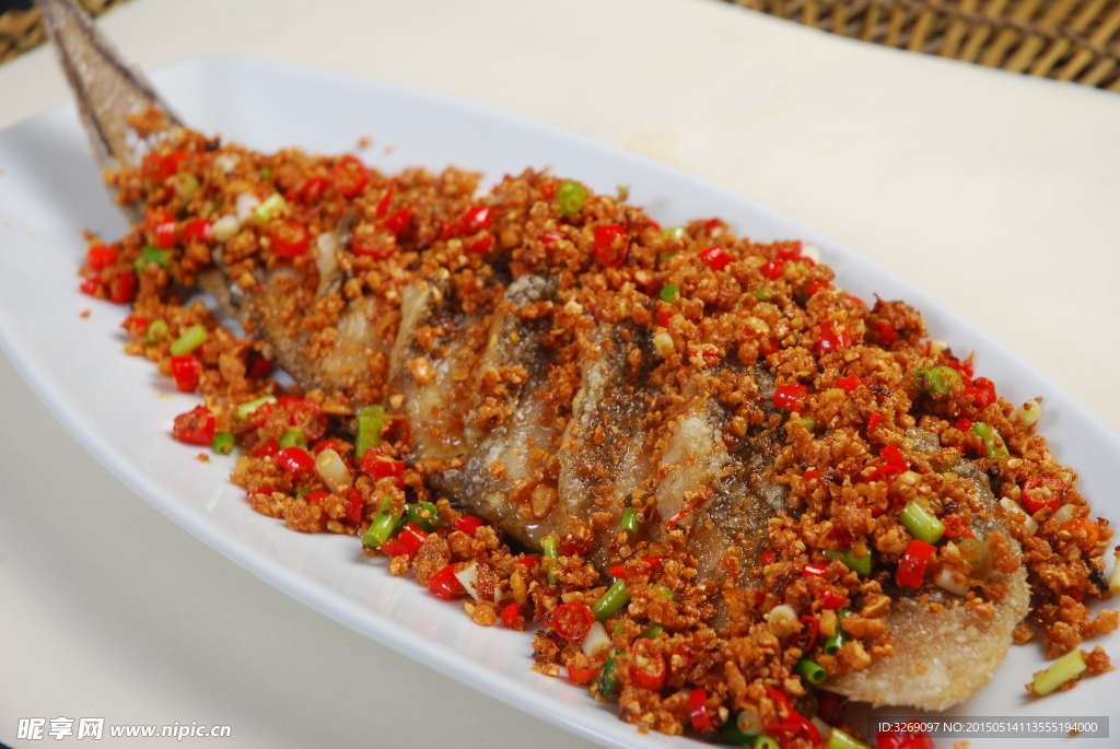 豆酥舌头鱼  美食 炒菜