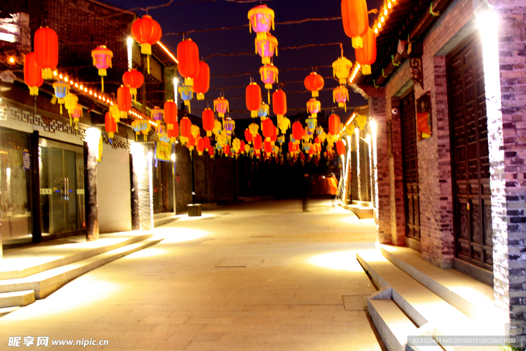 夜游河下