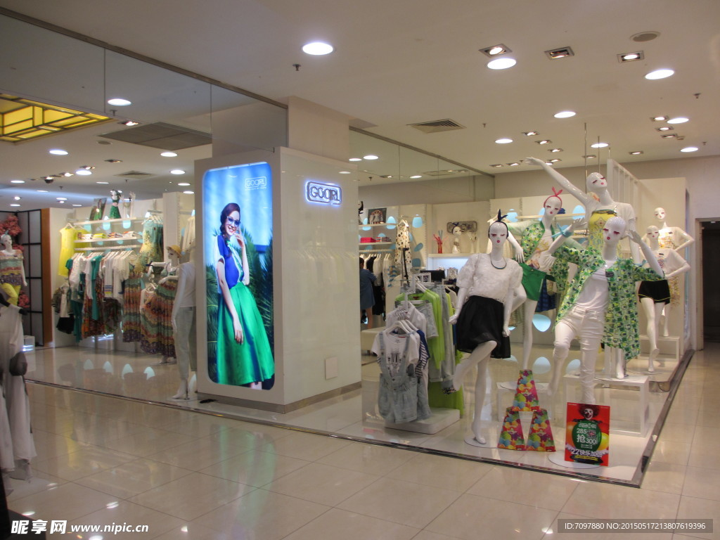 模特  衣服展示