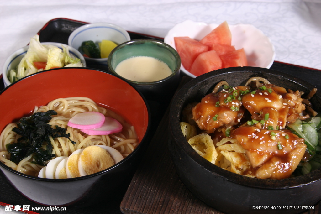 照烧鸡肉石锅板，味噌拉面