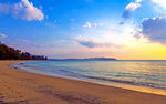 夕阳下的海边