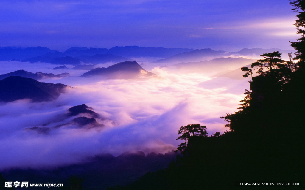 山间云海