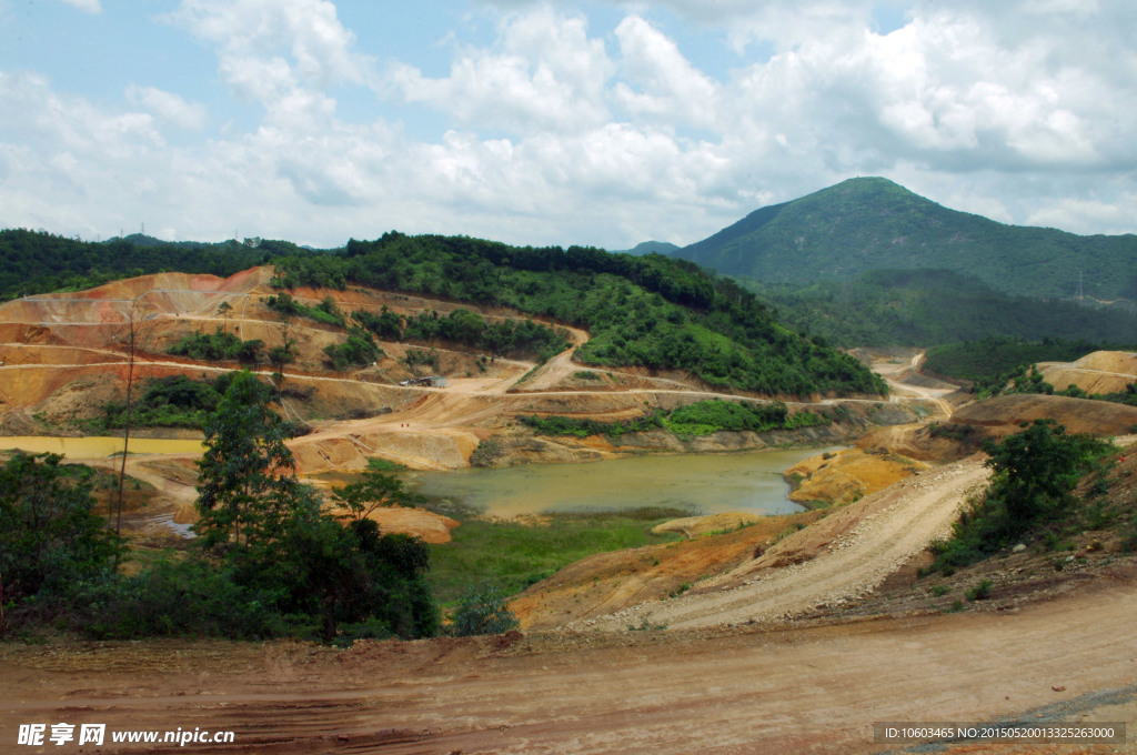 开山辟地 建筑工地