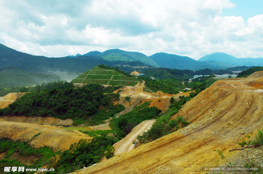 开山辟地 建筑工地