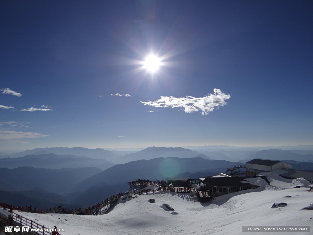 雪山日出