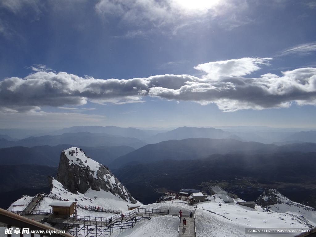 雪山云海