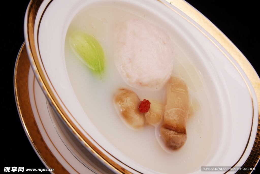 浓汤松茸浸鱼丸