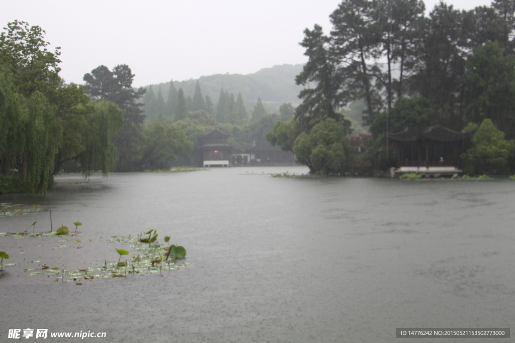 雨中西湖