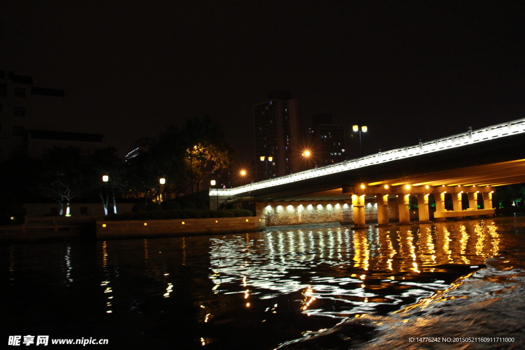 苏州水乡夜晚