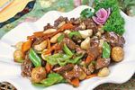 蒜香鸽蛋煲牛腩