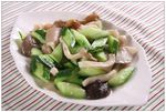 黄瓜炒菌菇