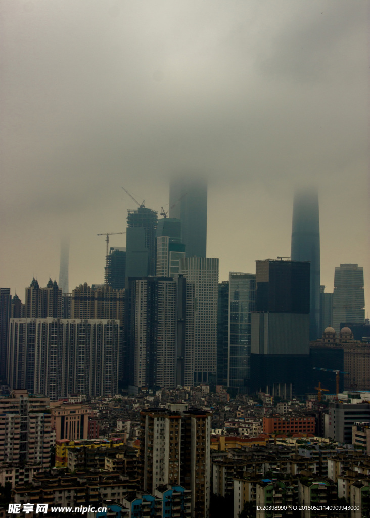 浓雾下的广州