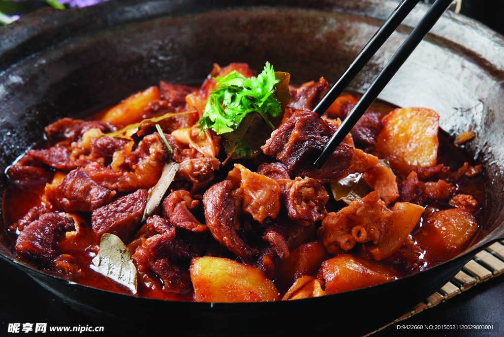 地锅土豆炖牛腩