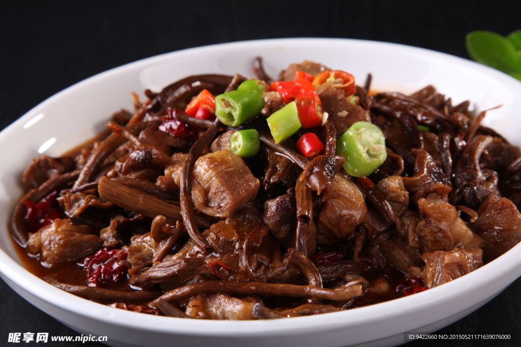 茶树菇煲牛腩
