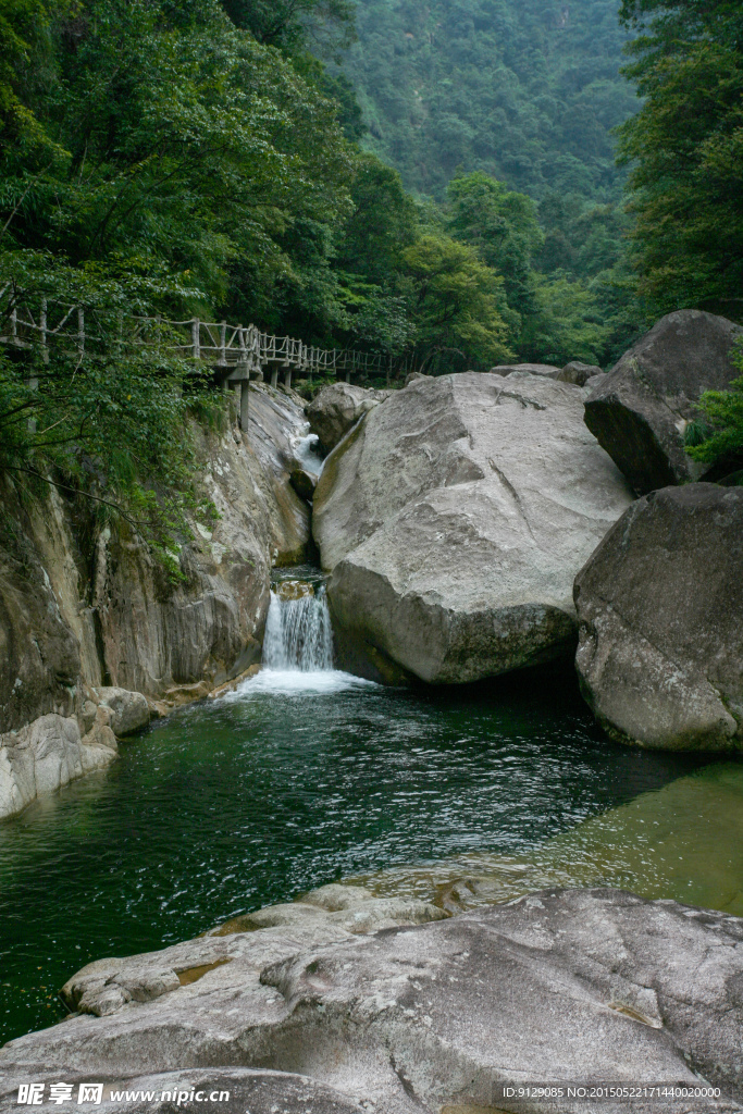 大安源黄冈山大峡谷