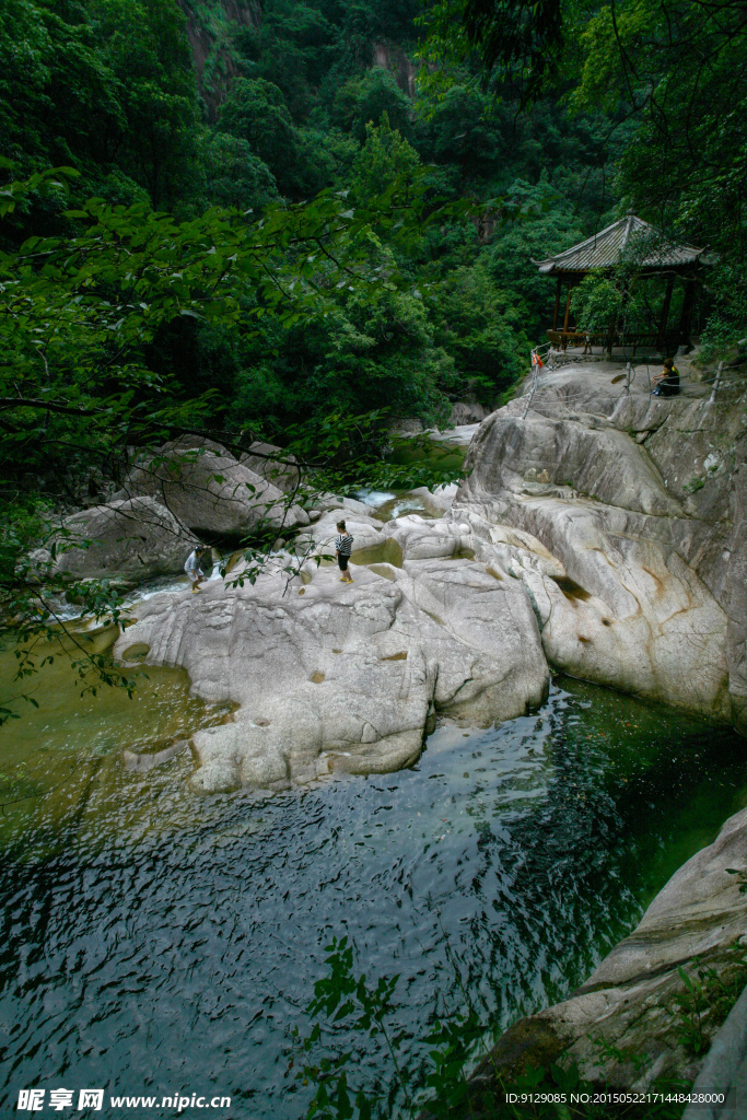 大安源黄冈山大峡谷