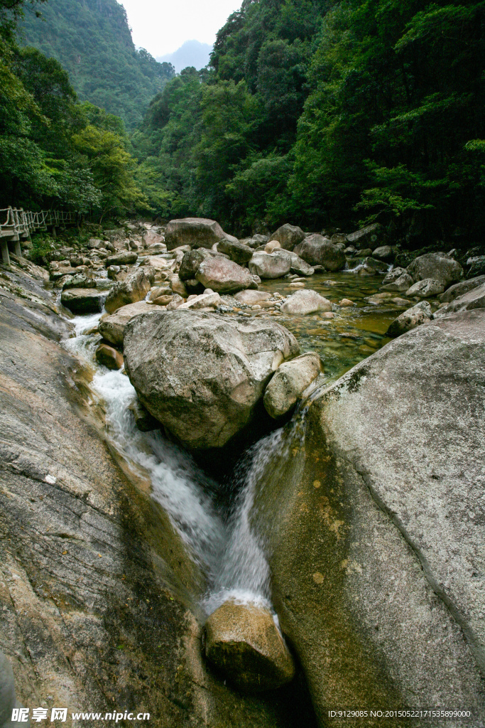 大安源黄冈山大峡谷