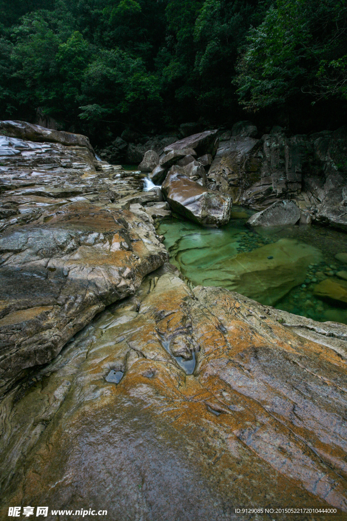 大安源黄冈山大峡谷