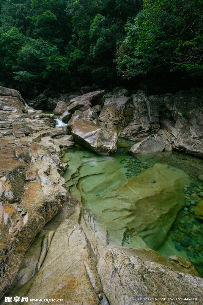 大安源黄冈山大峡谷