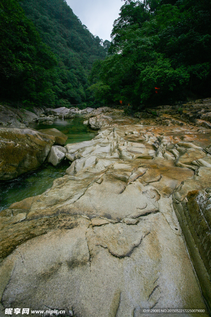 大安源黄冈山大峡谷