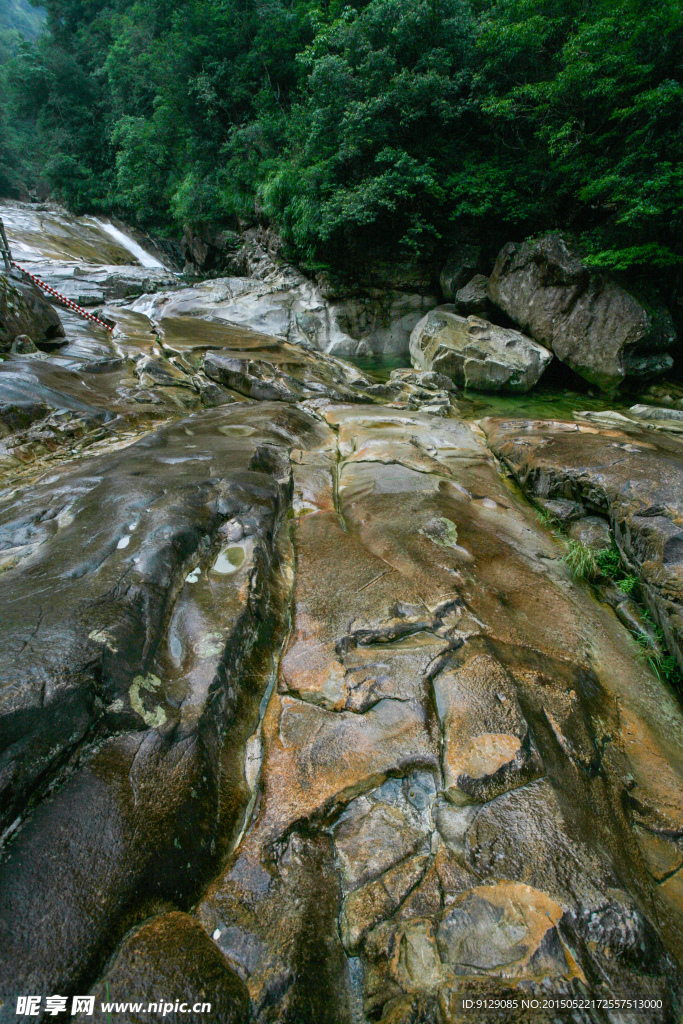 大安源黄冈山大峡谷