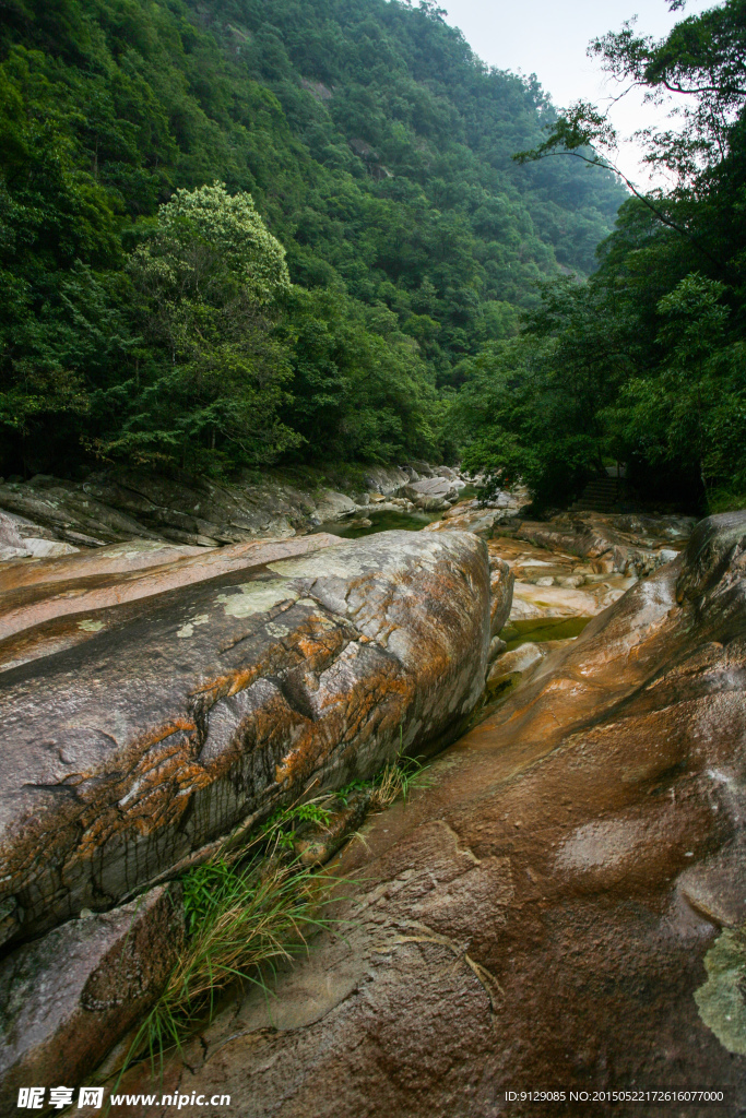 大安源黄冈山大峡谷