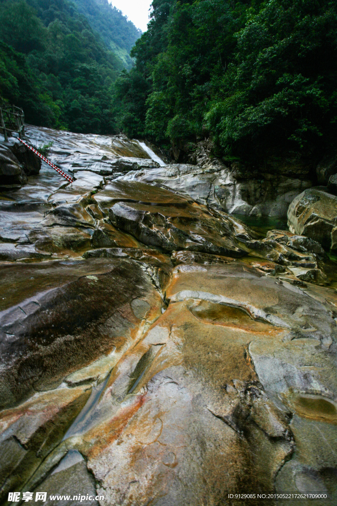 大安源黄冈山大峡谷