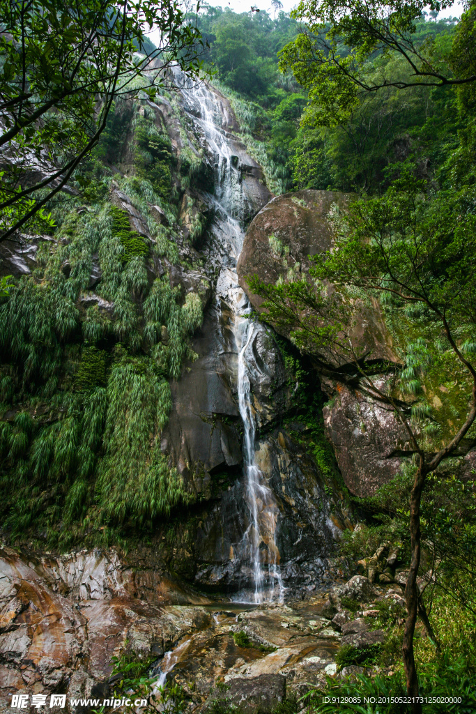 大安源黄冈山大峡谷