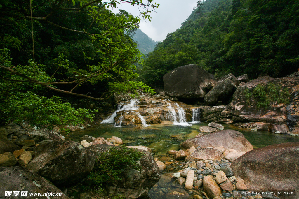 大安源黄冈山大峡谷