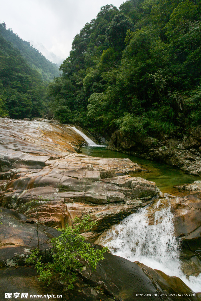 大安源黄冈山大峡谷