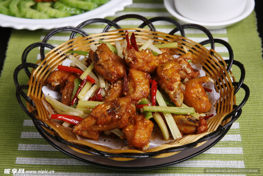 驰名香辣鸡中翅