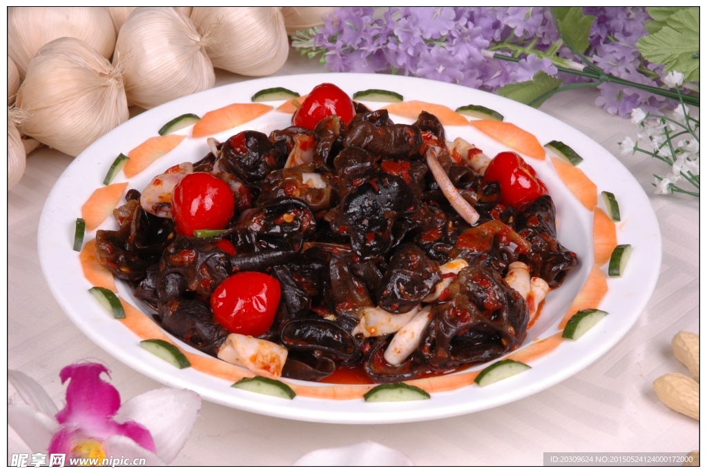 酱肉乌桐花烧木耳