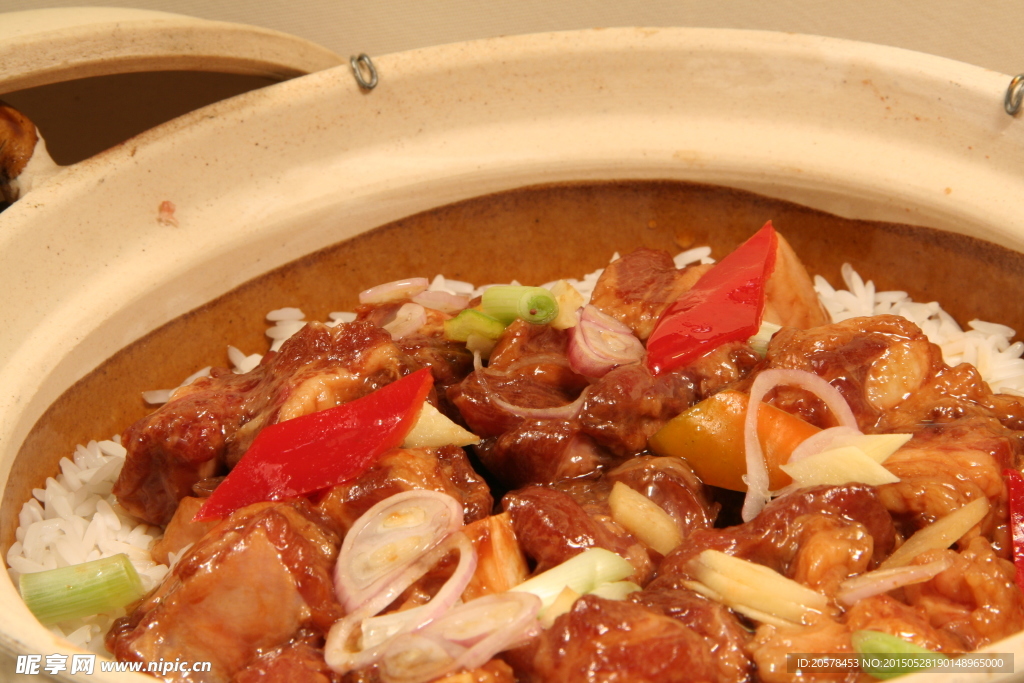 花菇滑鸡煲仔饭