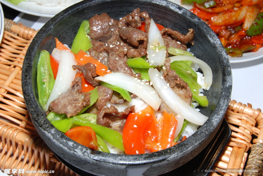 牛肉石锅拌饭