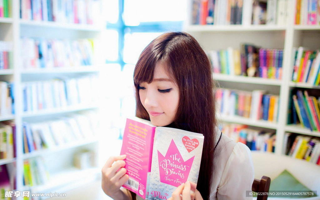 图书馆的美女