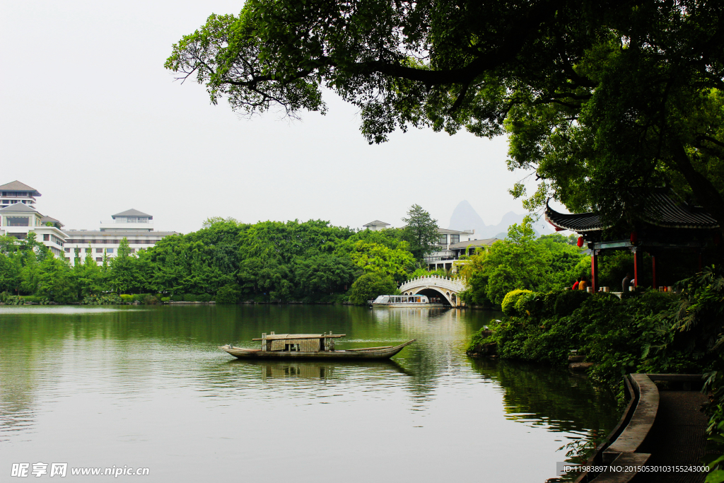 榕湖小船