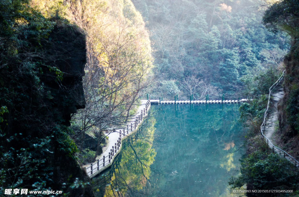 明镜湖面