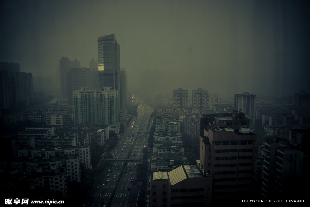 暴风雨中的广州