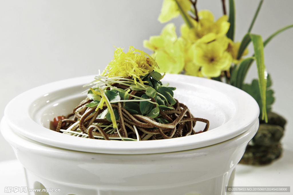 香椿芽拌黑干丝